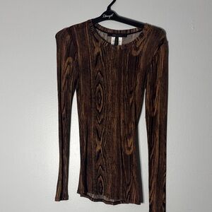 BCBG Woodgrain Pattern Long Sleeve Top